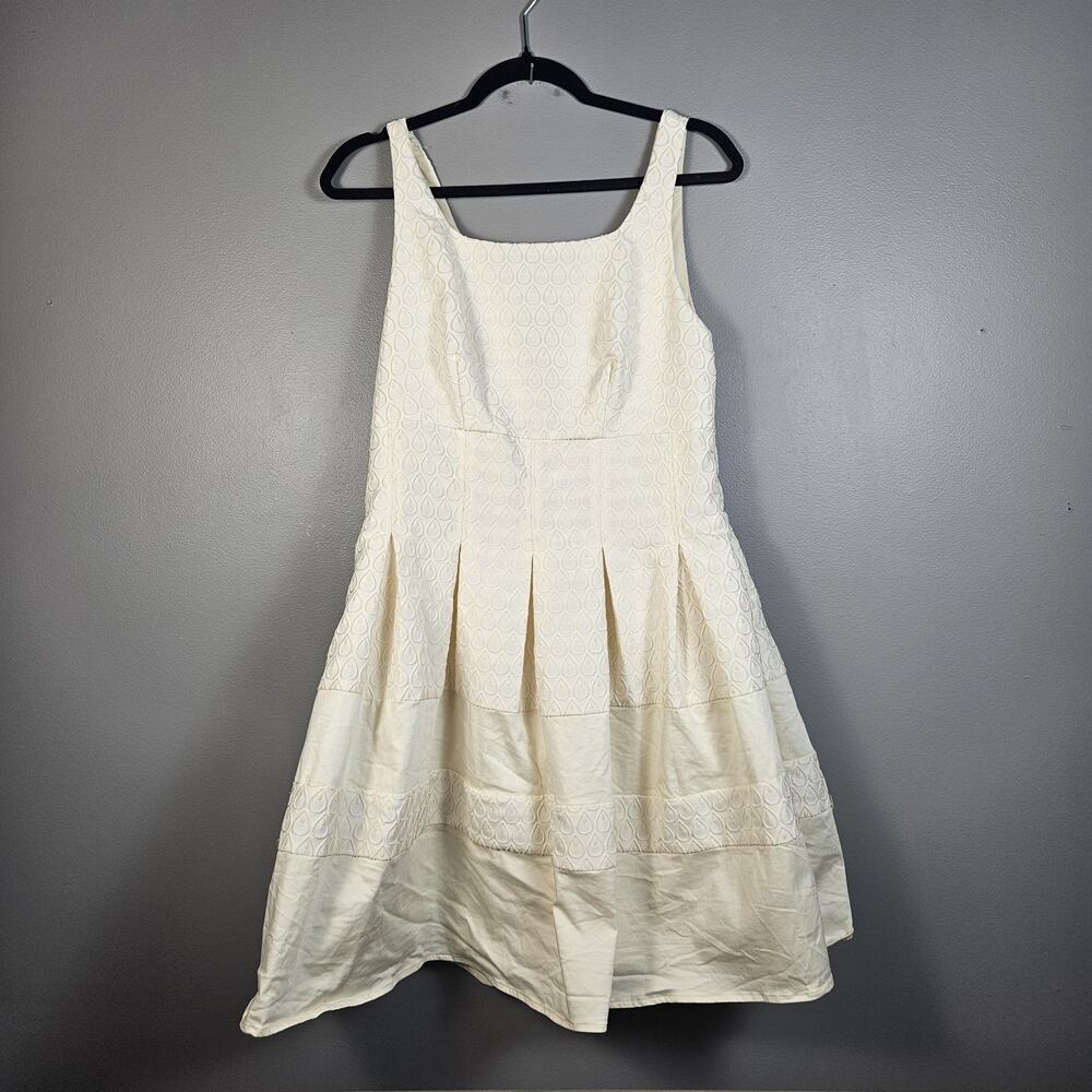 Darling Brand Brings You An Elegant Cream Sleeveless Dress. $20.00